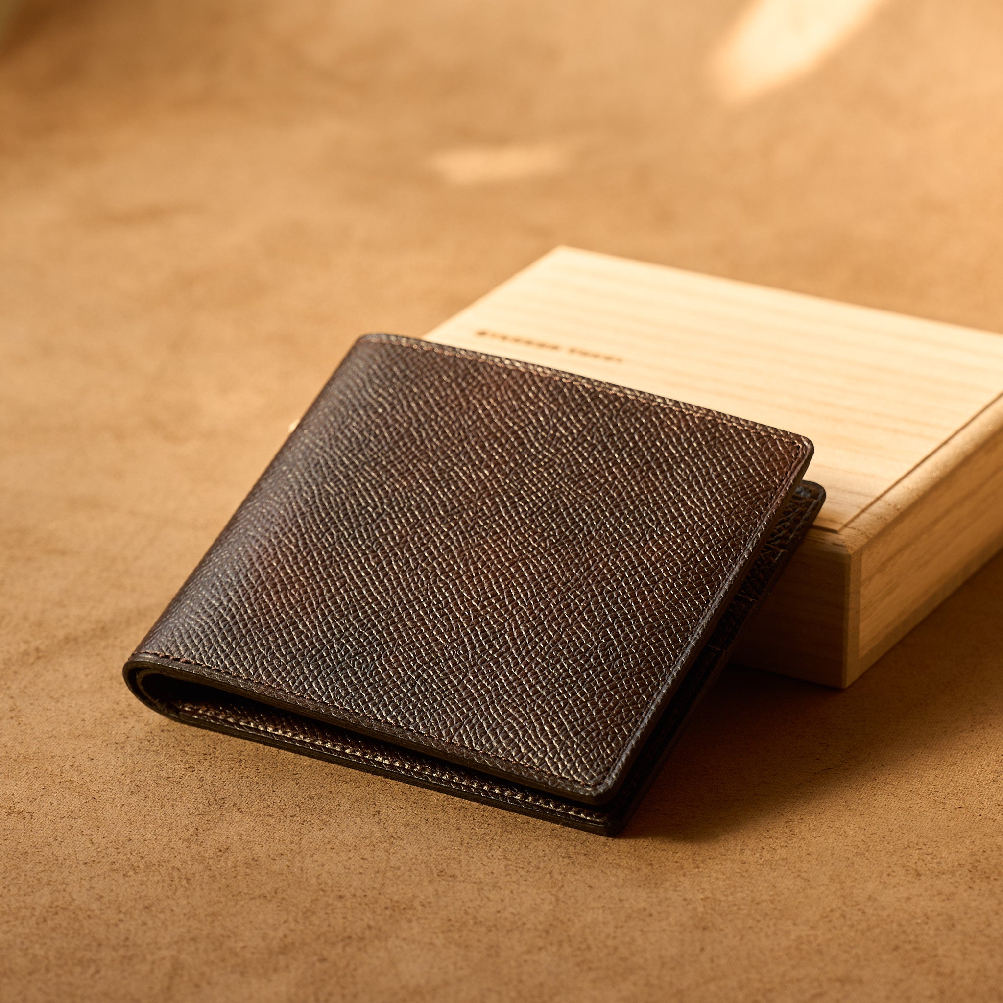 Bifold Wallet in dark brown grained calfskin