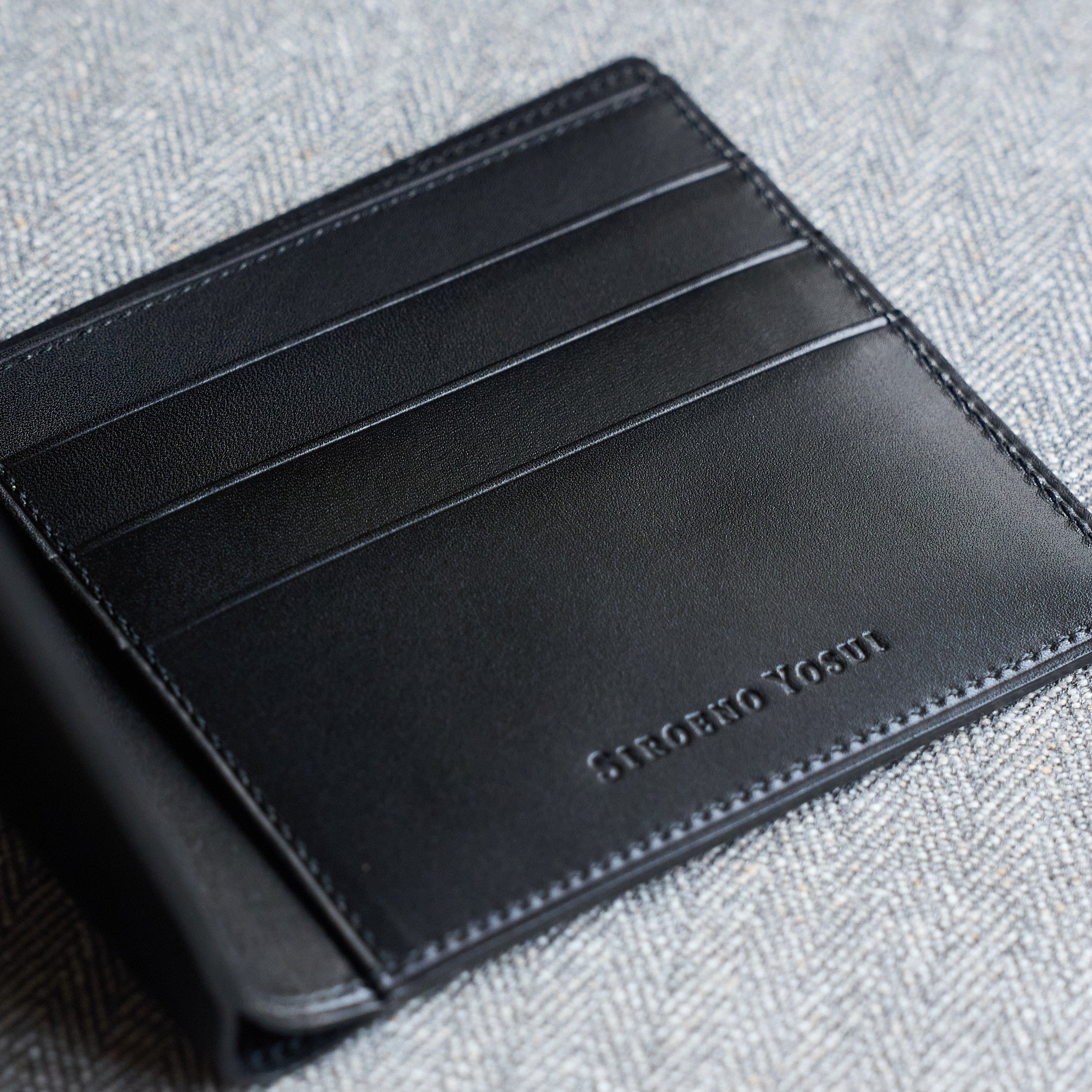 Bifold Wallet in black smooth calfskin