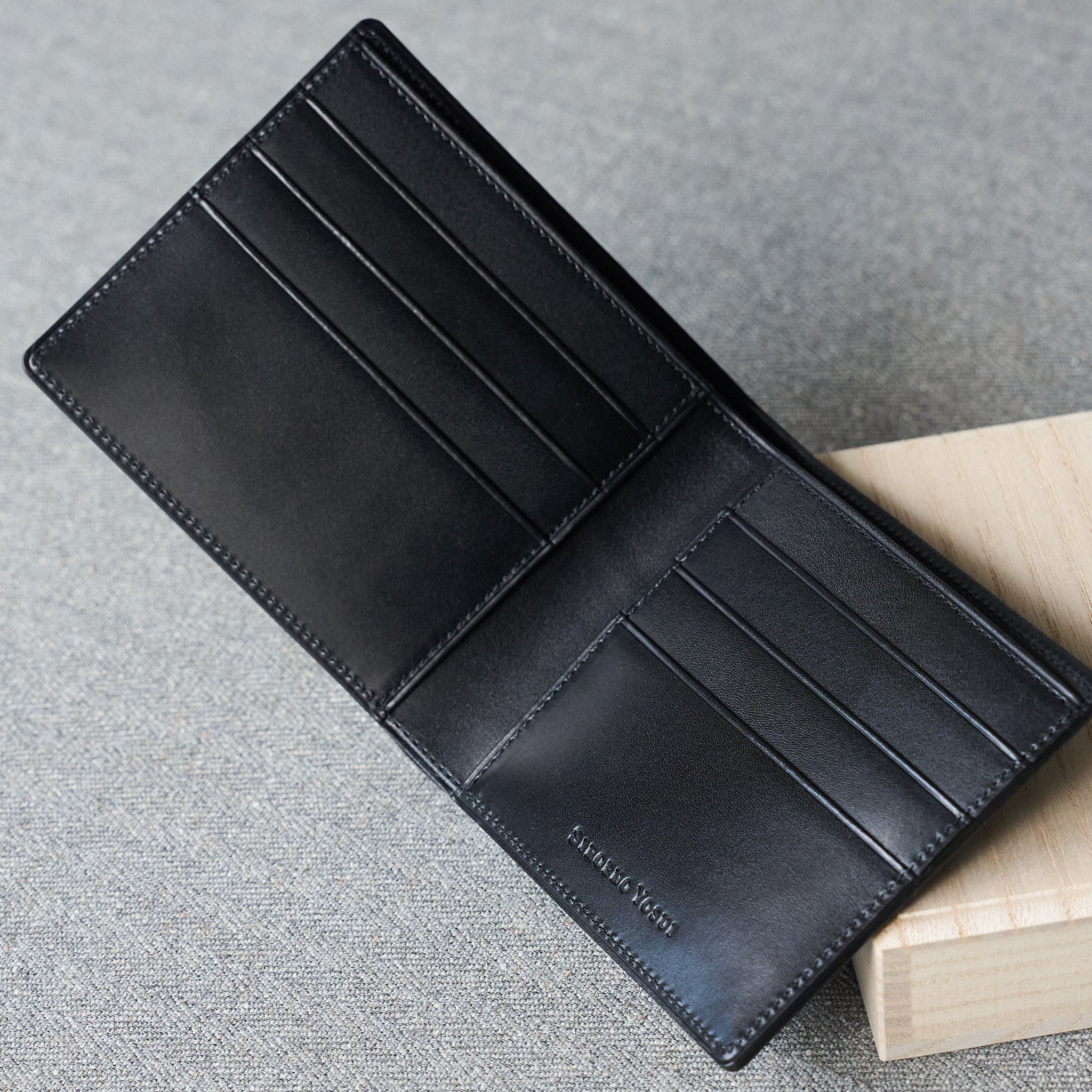 Bifold Wallet in black smooth calfskin
