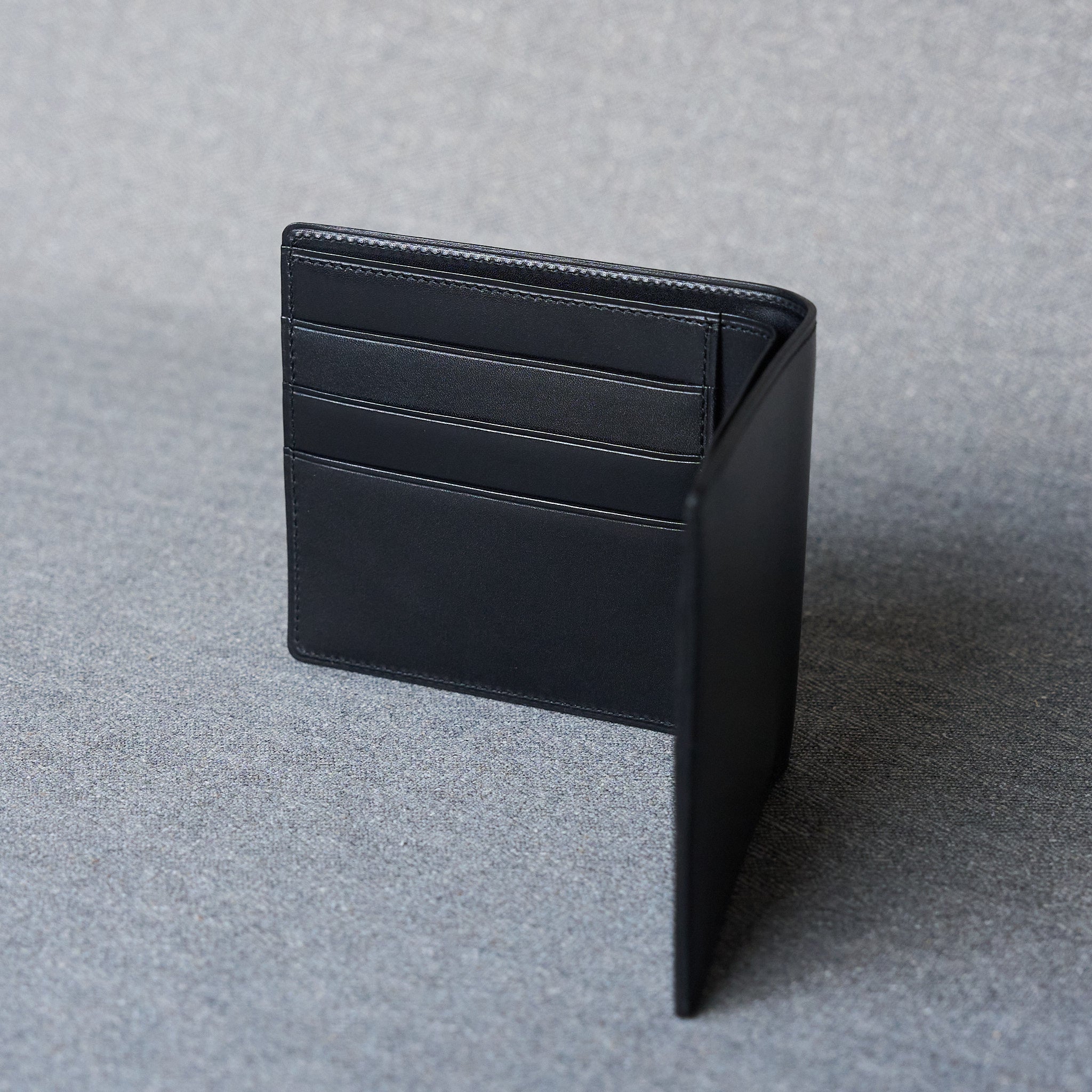 Bifold Wallet in black smooth calfskin