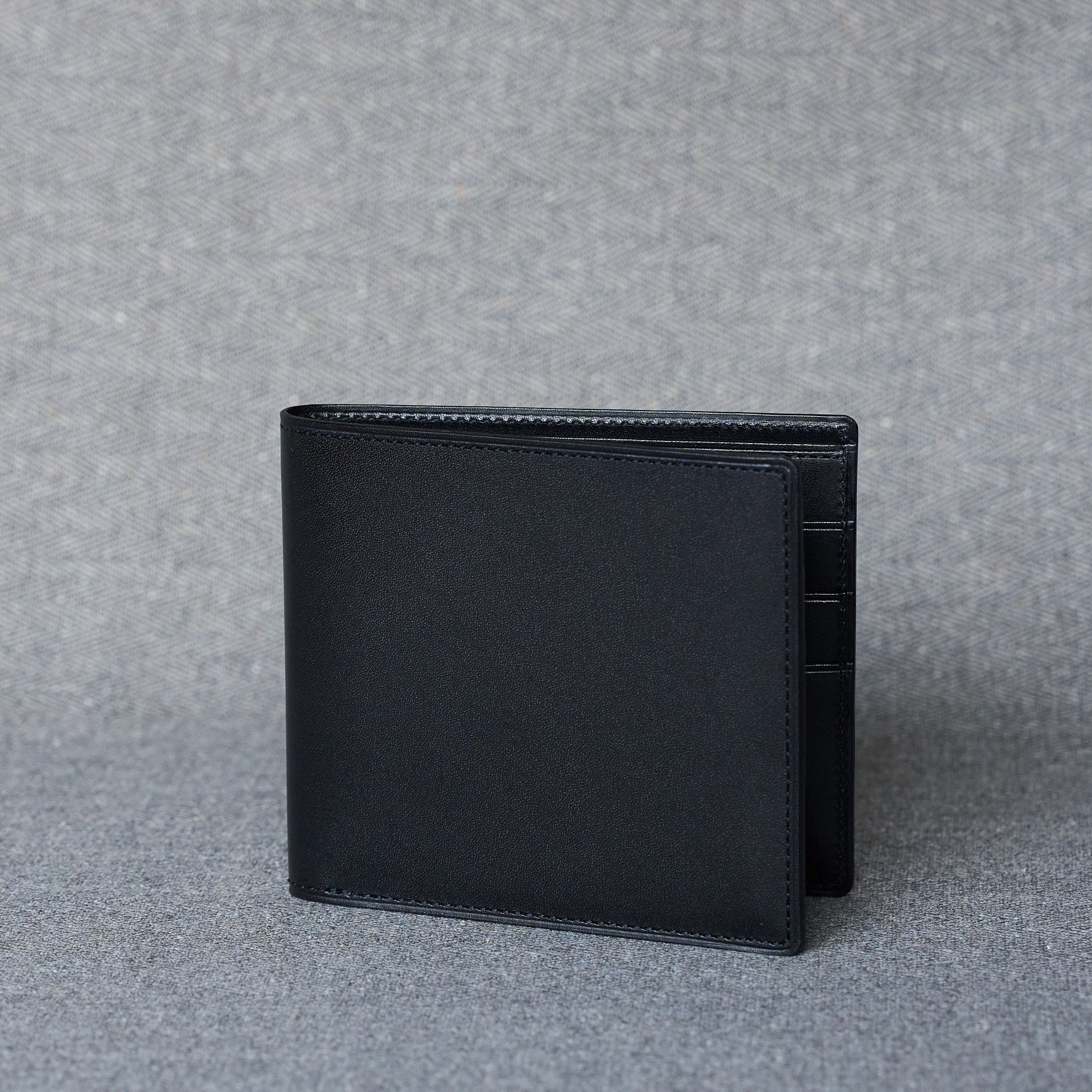 Bifold Wallet in black smooth calfskin