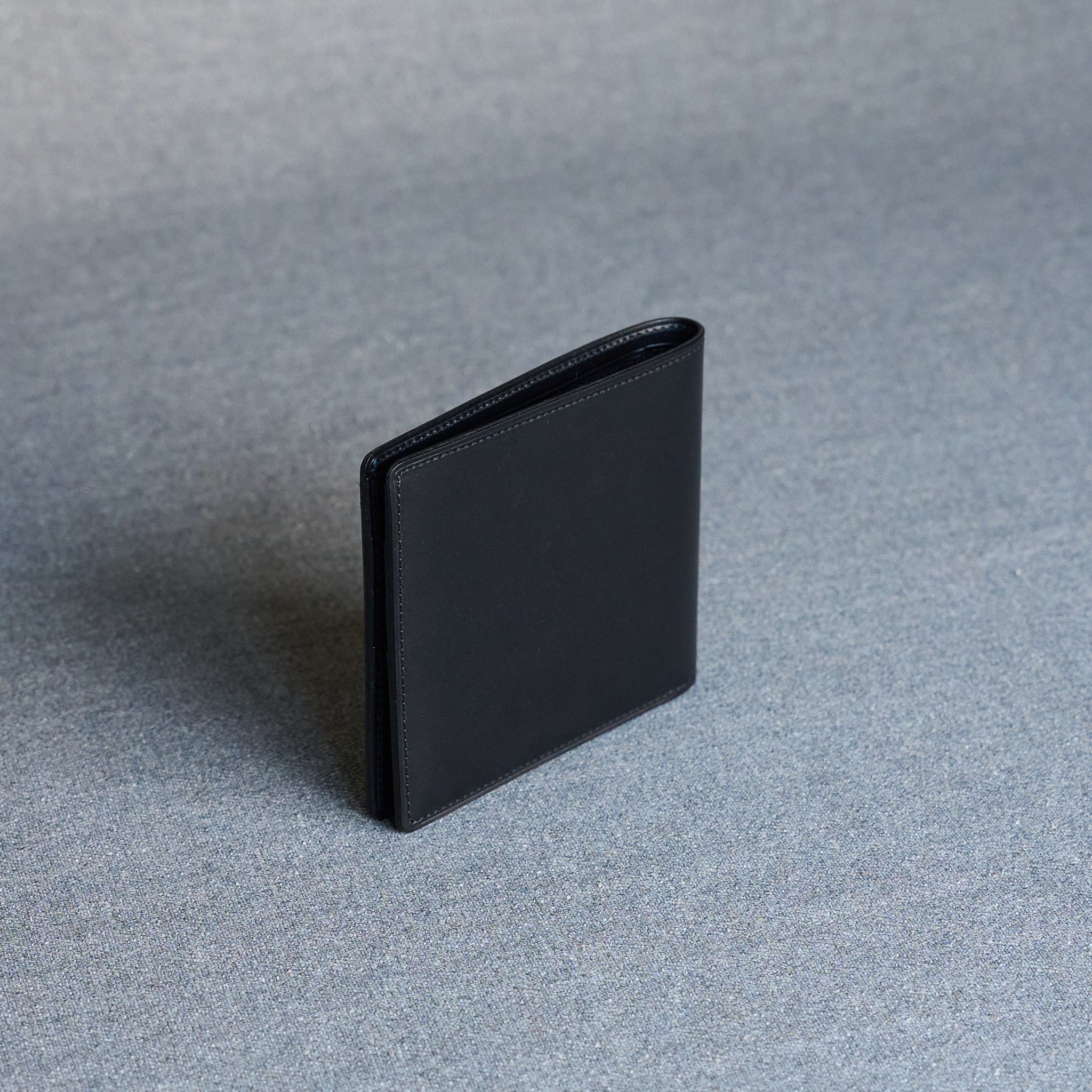 Bifold Wallet in black smooth calfskin